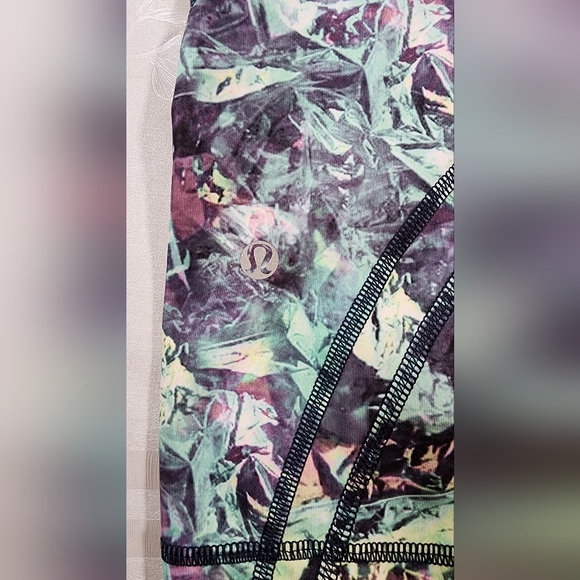Lululemon Run: Inspire Crop II Women Sz 8 Leggings Iridescent Multi Luxtreme - Picture 9 of 10